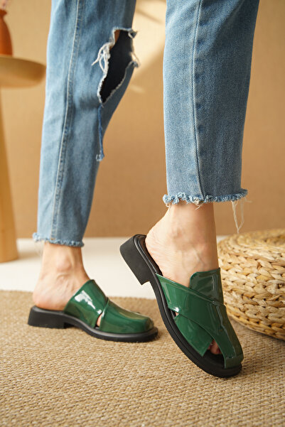 Taran Stylish Women's Slippers - Orthopedic Flat Sole, Detailed Bronze