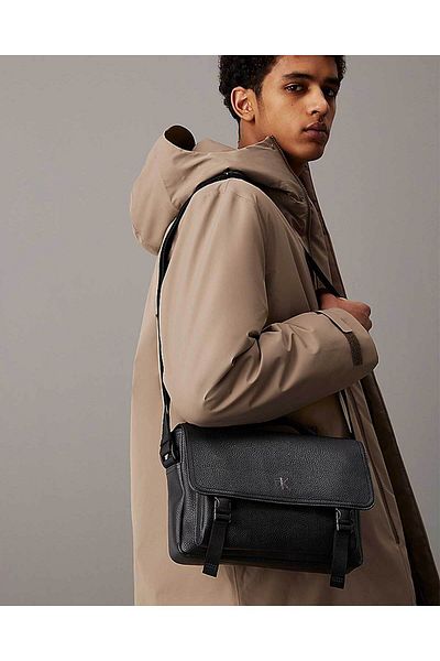 Calvin Klein Peste geantă de mână Webbing Messenger