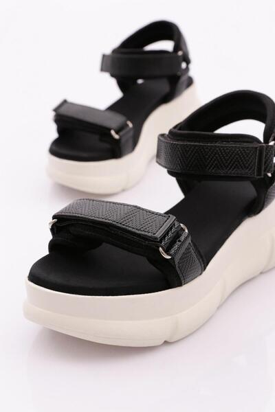 DGN Černé dámské sandály na tlustém podpatku - 510563138