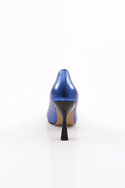 DGN 2076 Жіночі туфлі на підборах з гострим носком, срібною пряжкою і камінцями