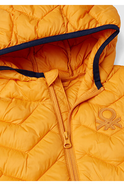 United Colors of Benetton Erkek Çocuk Hardal Sarı Sol Göğsü Logo İşlemeli Kapüşonlu Yüksek Yaka Yelek