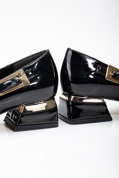 Mc vay Shoes Balerini eleganti, cu talie joasa, din piele lacuita neagra, cu catarama laterala aurie
