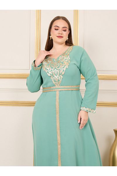Maxim Creation By Styli جلابية بحزام مع حواف من الدانتيل المطرز