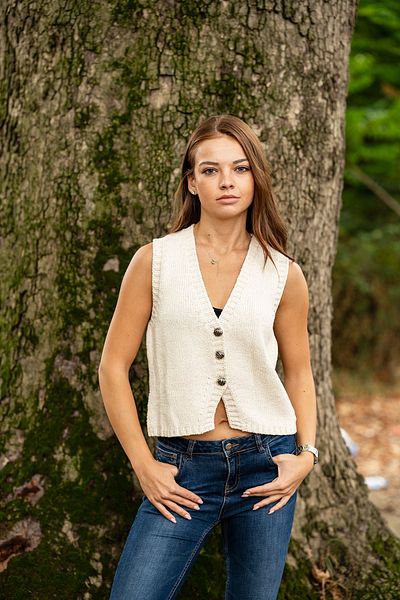 VerdeBlanco Cream Colored Knitted Sleeveless Vest
