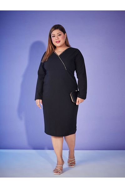 Sassafras By Styli فستان ميدي ضيق بفتحة رقبة مزينة