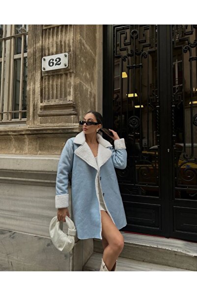 SONREİR Detail importovaného kabátu s dlouhou kapsou na knoflíky