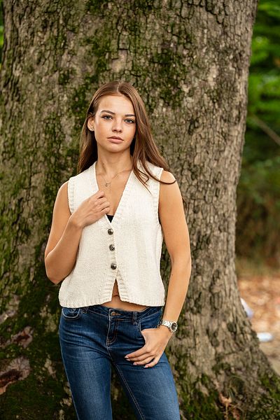 VerdeBlanco Cream Colored Knitted Sleeveless Vest