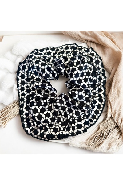 alsaccessories Γυναικείο ασπρόμαυρο μοτίβο σατέν μεγάλου μεγέθους καρφίτσα μα...