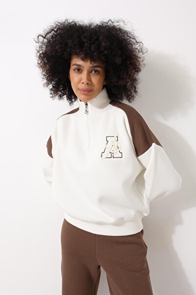 AMİDA Кафяв дамски суитшърт с поло яка и цип, бродерия и голям размер - 2451