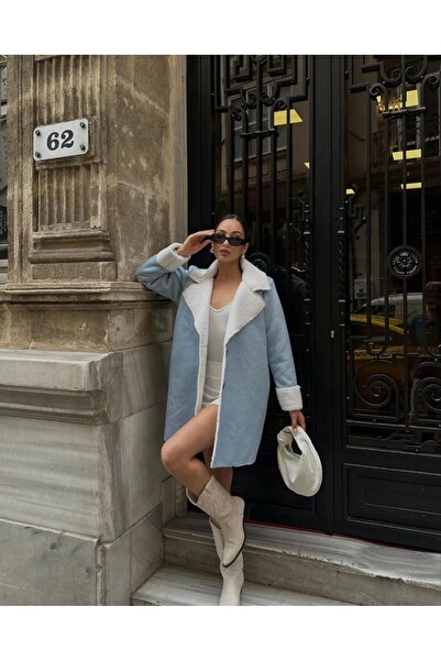 SONREİR Detail importovaného kabátu s dlouhou kapsou na knoflíky