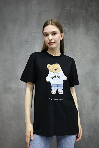 DK DAKSEL تي شيرت أسود فضفاض مطبوع عليه دمية دب كبير الحجم للسيدات