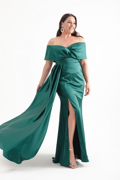 Lafaba Emerald Green Plus Size Long Evening Dress with Boat Neck and Slit Detail