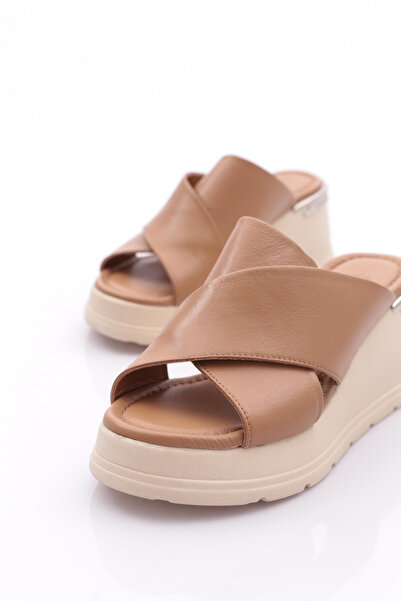 DGN Kadın Kalın Taban Terlik Capıcıno Hakiki Deri 2421035433993