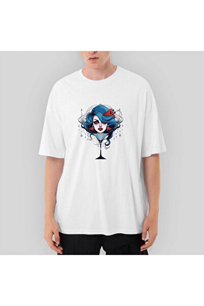 CrowsGate Femeie în tricou alb supradimensionat din sticlă Martini