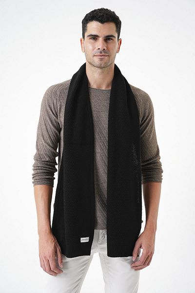 CHUBA Men's Black Knitwear Scarf - Soft Texture and Knitted Detail 25W4001