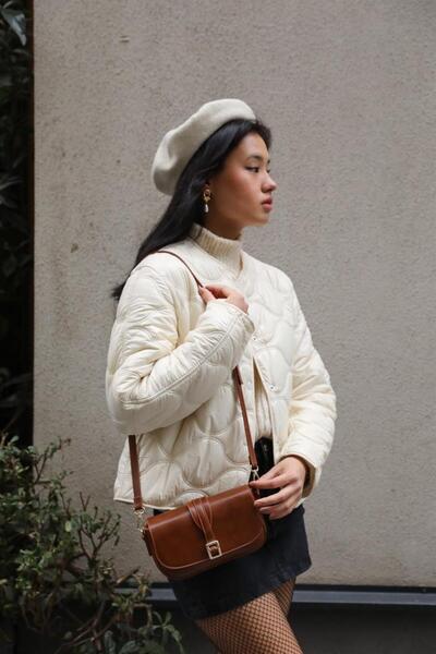 Madamra Dámská crossbody kabelka se sponou v hnědé barvě