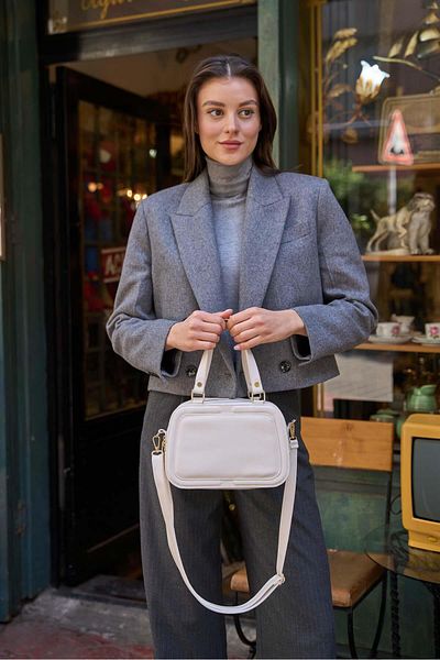 Madamra Cremefarbene Damen-Hand- und Umhängetasche aus Lackleder