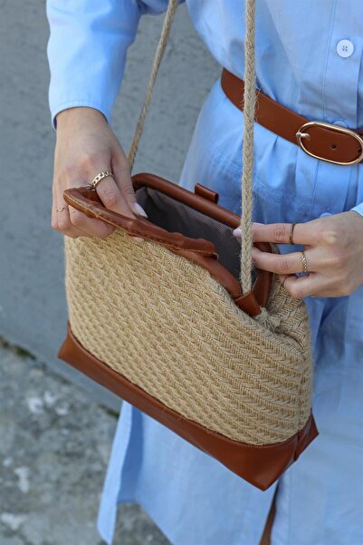 Madamra Tan Women's Magnet Cover Straw Hand and Shoulder Bag