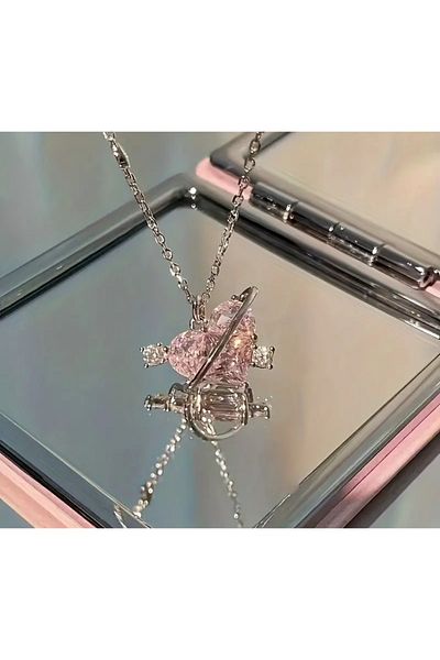 stainless steell قلادة أنيقة على شكل قلب مع زخرفة