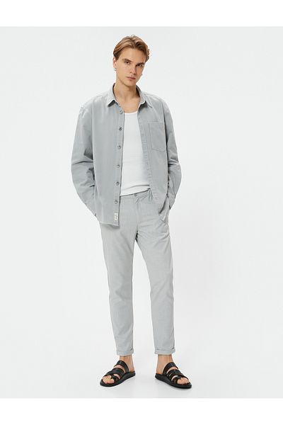 Koton Stoffhose Slim Fit, elastische Taille, geknöpfte Tasche, detailliertes, gefaltetes Bein