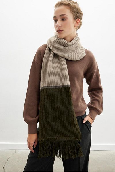 Peraluna SORREL SCARF Eșarfă de tricotaj pentru femei cu ciucuri cu dungi - Maro Lăptos