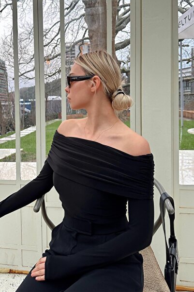 Swist Dámská halenka s otevřeným límcem Madonna v černém Fels