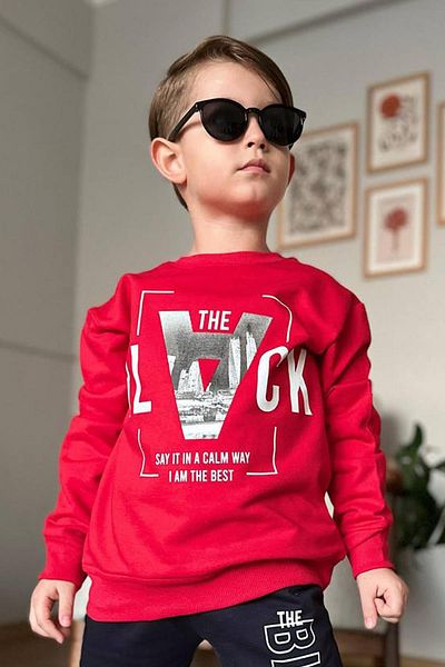 Riccotarz Boy's The Black Letter & Figure Λεπτομερές σετ κόκκινης φόρμας