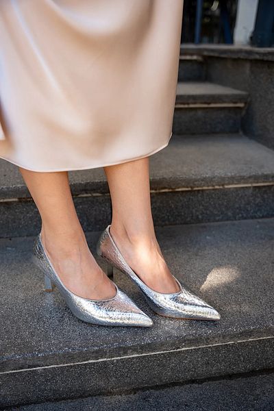 LAMİNTA Pantofi cu toc pentru femei Odra Silver Snake cu model triunghi