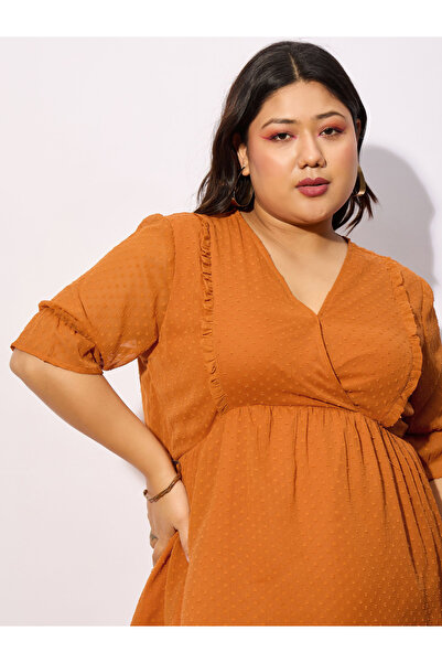 Sassafras By Styli Plus Dobby V Neck Top with Short Sleeve