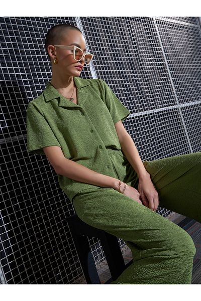 Sassafras By Styli قميص محبوك منسوج بياقة مدببة وبنطلون مزين بدبابيس