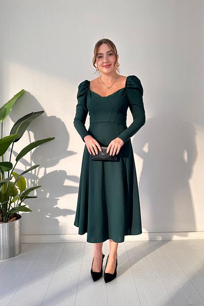 MaziButik Φόρεμα κρεπ με σμαραγδένια λαβή