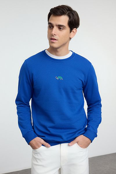 Trendyol Collection Indigo Crew mikina s vyšívaným krkem – pravidelný střih Tmnaw25Sw00158