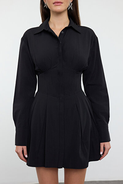 Trendyol Collection Černý živůtek Detailní popelínové šaty Tpraw25El00108