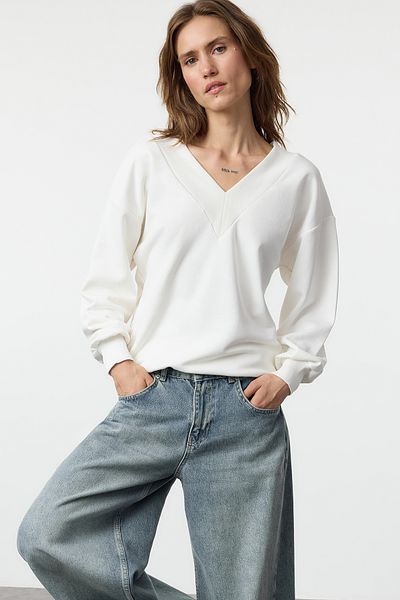 Trendyol Collection Silná pletená mikina Ecru s výstřihem do V - Wide Fit TWOAW25SW00147