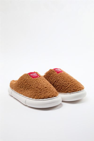 TRENDYOL SHOES Braune Plüsch-Hausschuhe mit gewebtem Etikett für Damen TAKAW25ER00012