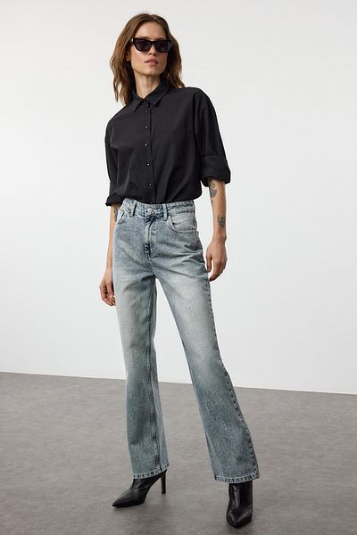 Trendyol Collection Blugi cu talie înaltă, albastru, cu strasuri, cu picioare late - TWOAW25JE00123