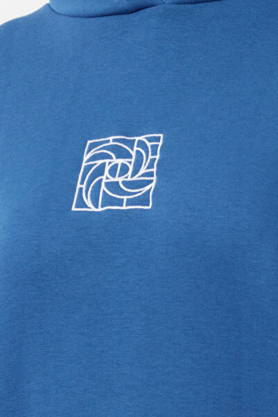 Trendyol Collection Saks Oversize/Wide Fit Vyšívané tlusté fleece uvnitř Pletená mikina Twoaw25Sw00070