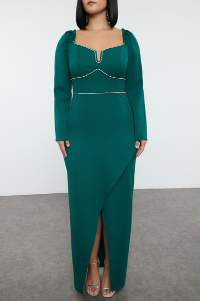 Trendyol Curve Smaragdově zelené večerní šaty s detailním rozparkem - promoce/zásnuby/večerní šaty Tbbaw24Ad00001