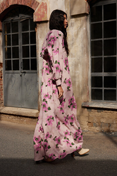 Trendyol Modest X AI Μπεζ φλοράλ αποσπώμενο φόρεμα με λεπτομέρεια κάπας TCTAW25DB00020