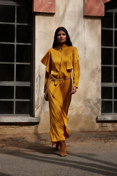 Trendyol Modest Sukienka satynowa z falbanką w kolorze musztardowym X Ai Tctaw25Eb00136