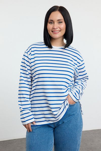 Trendyol Curve Bluza w paski w kolorze ecru w dużym rozmiarze - okrągły dekolt Tbbaw25Ao00041