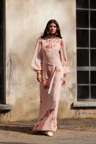 Trendyol Modest X AI Powder Blumendruck-Kleid mit Gürtel TCTAW25EB00125