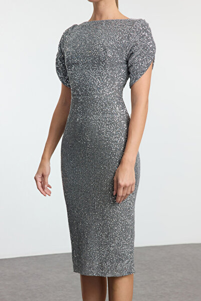Trendyol Collection Ασημένιο σώμα Glitter Πλεκτό Παγιέτα Κομψό βραδινό φόρεμα Νυχτερινό φόρεμα αποφοίτησης TPRSS24EL00108
