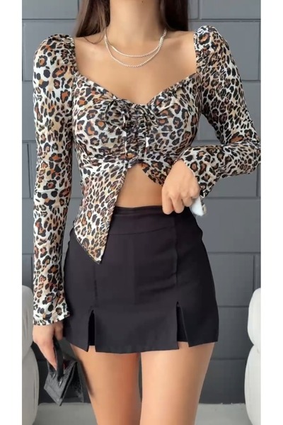 Fav Style Γυναικεία μακρυμάνικη μπλούζα με λαιμόκοψη καρδιές μπροστινή μαζεμένη λεοπάρ στάμπα καφέ