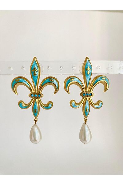 ı feel free more then ever that moment Pearl French Lily Earrings - Blue