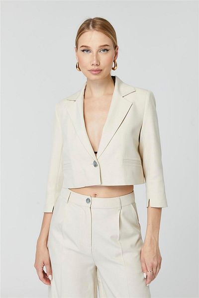 HomeStore Kurze Jacke mit einzelnen Perlenknöpfen