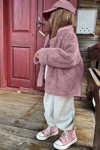 Lolliboomkids Plyšový kabát z novej sezóny dievčenskej ružovej farby z umelej kožušiny so zapínaním na gombíky - Coat Powder Pink