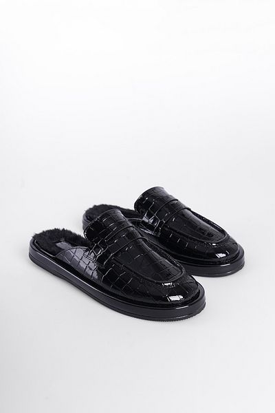 Capone Outfitters Damen-Hausschuhe mit geschlossener Zehenpartie und pelziger Innenseite