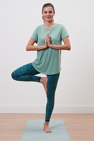 Tchibo بلوزة تدريب مريحة بأكمام قصيرة للنساء، باللون الأخضر