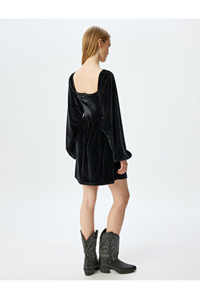 Koton Μίνι βελούδινο φιόγκο με λαιμόκοψη και μπούστο με λεπτομέρεια με μανίκια